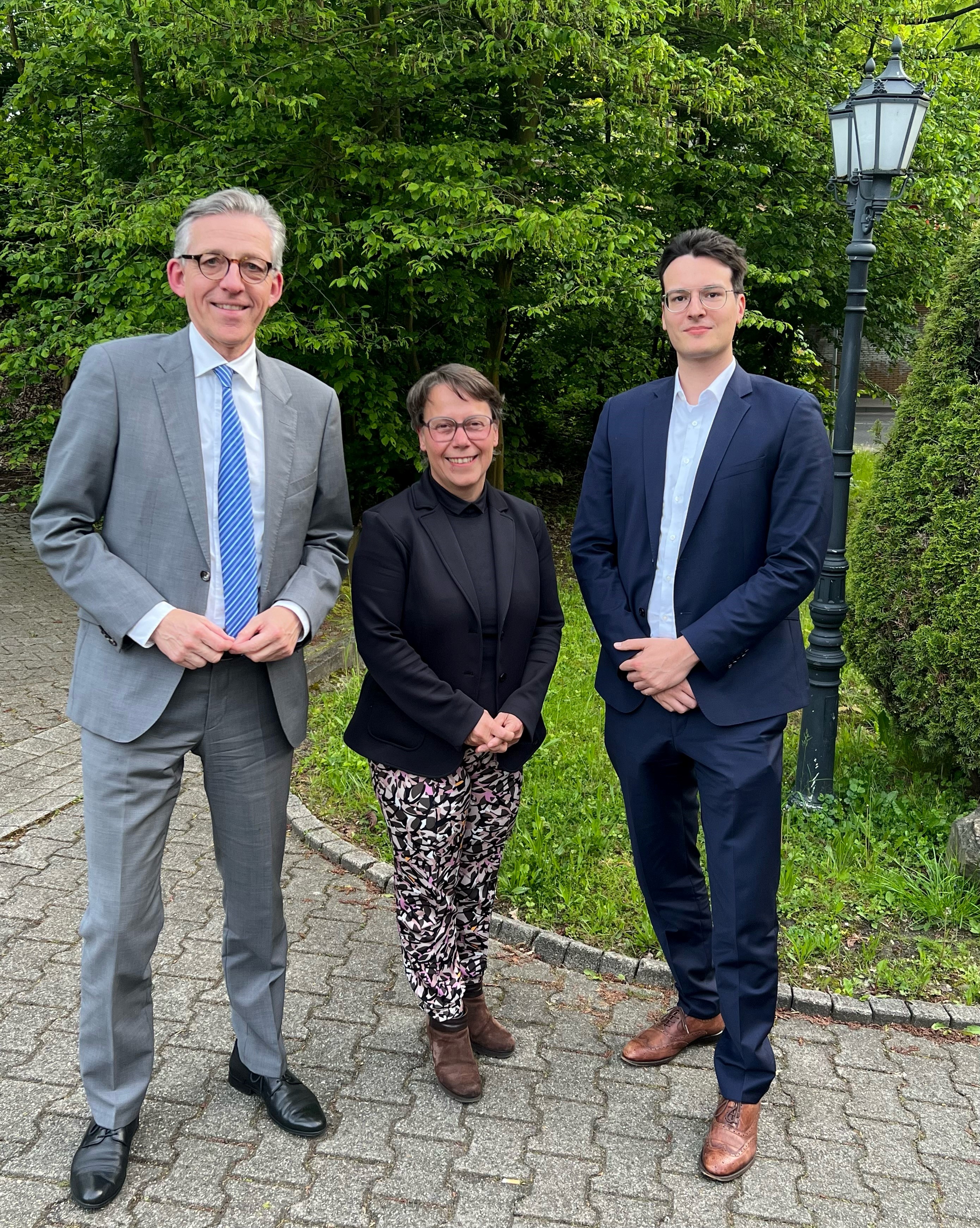 Das Foto zeigt v.l.n.r. Prof. Dr. Stephan Paul, Dr. Christina Reinhardt und Dr. Doron Reichmann.