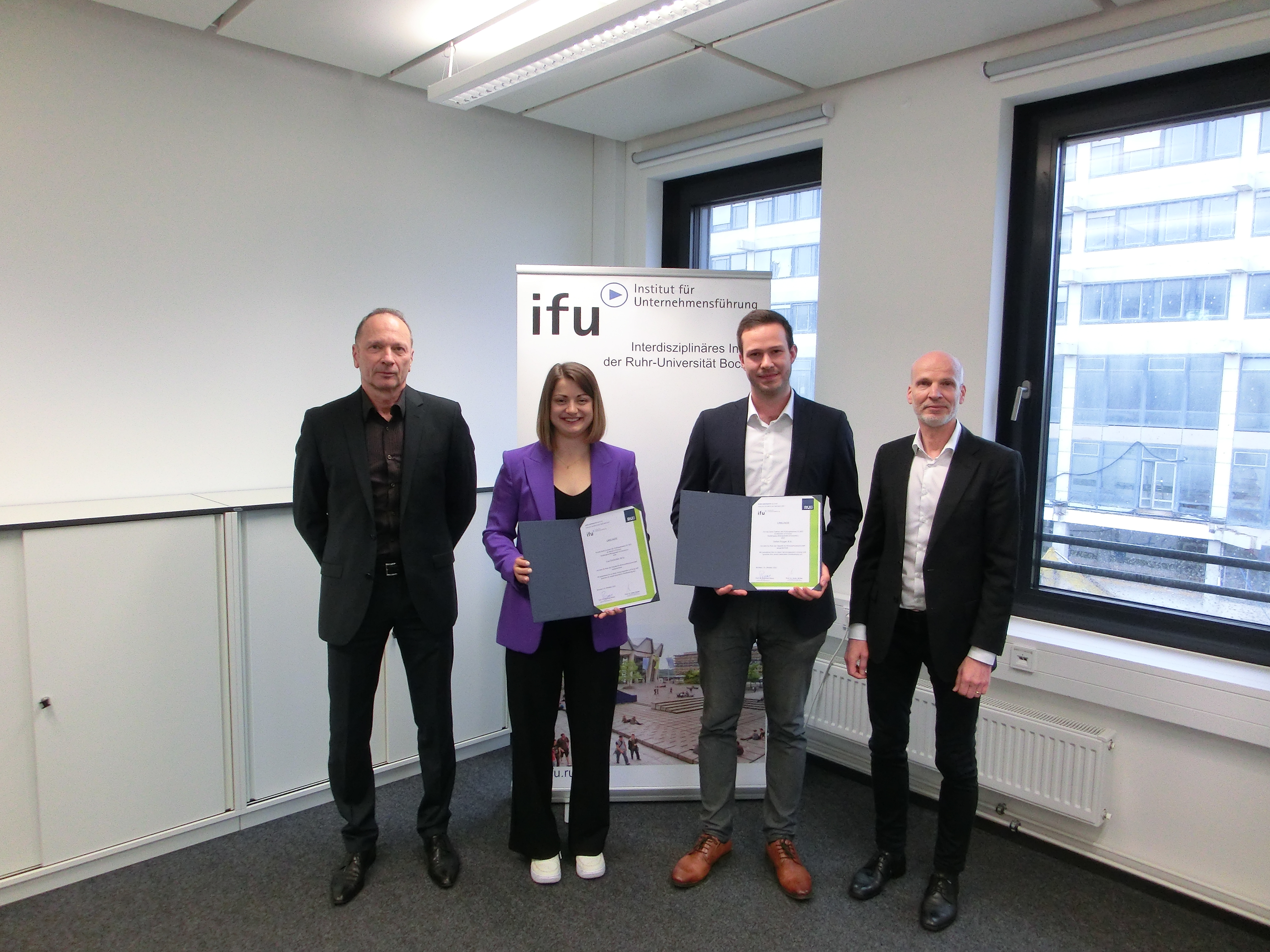 Photo of the winners of the ifu award Lisa Dorlöchter and Stefan Frigger